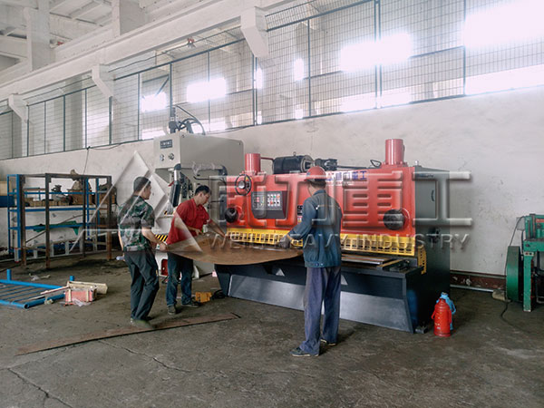 12个厚4米液压闸式剪板机客户使用现场
